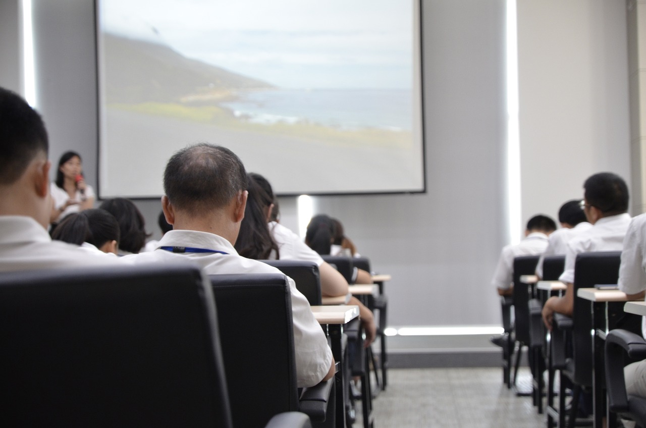 24365大学生招聘平台，架起学生职业未来的桥梁